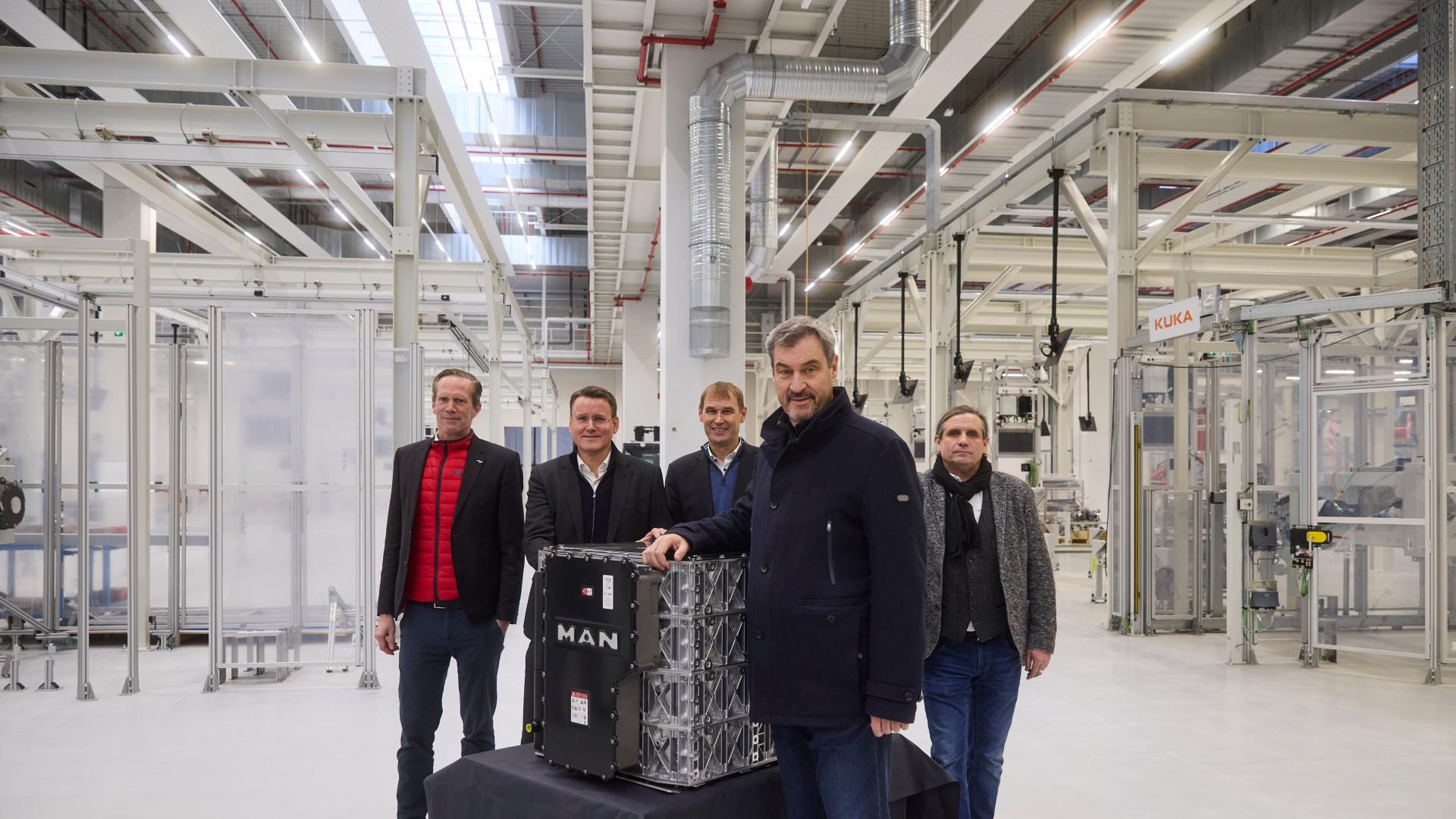 MAN celebrates topping-out ceremony for new battery production facility in Nuremberg