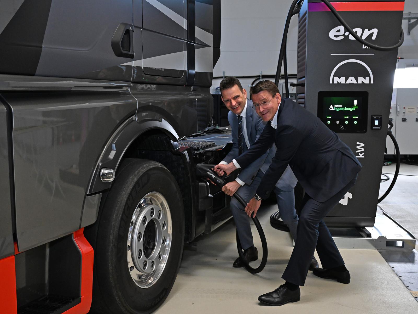 MAN-E.ON and MAN to build public charging network for electric trucks in Europe