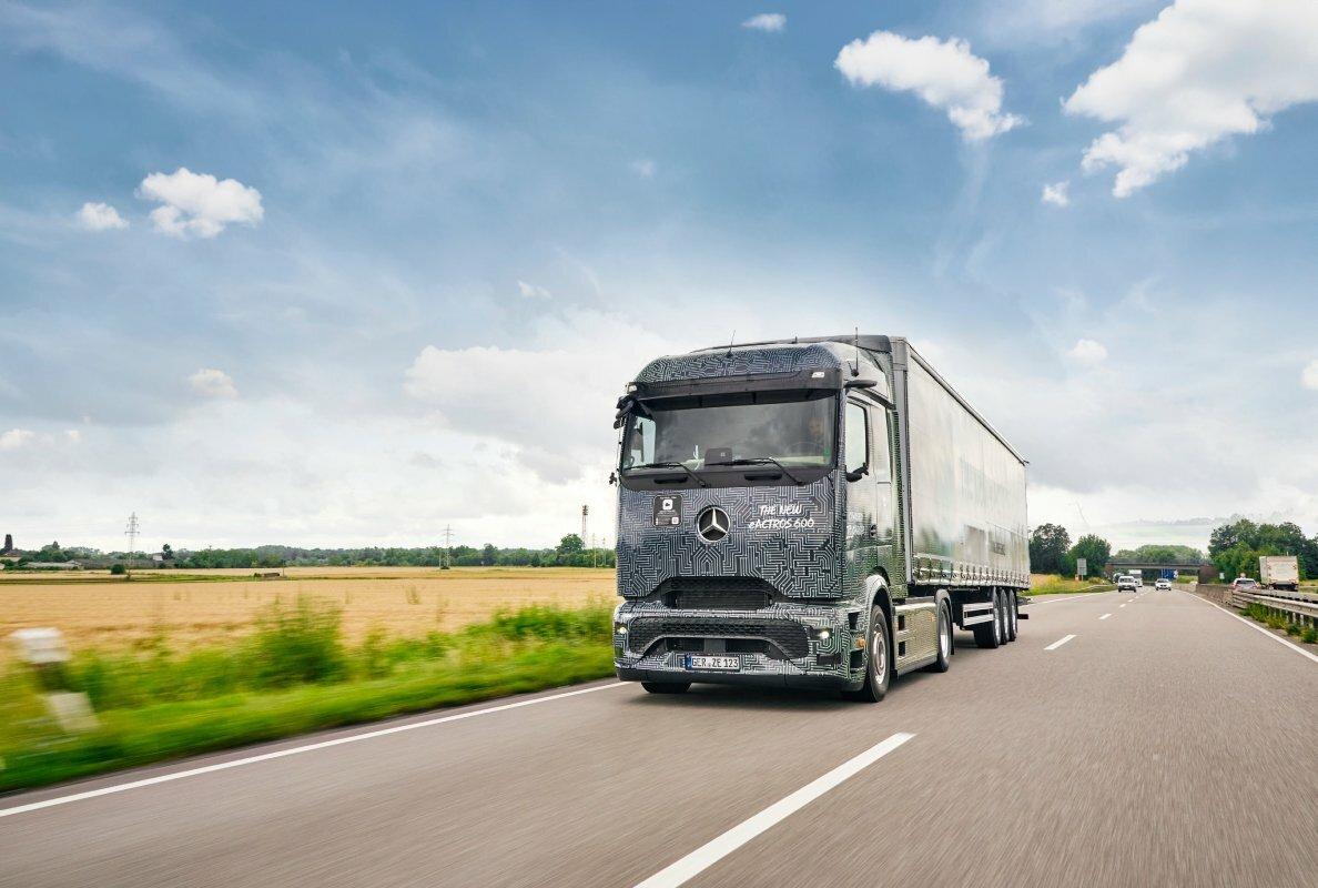 Mercedes-Benz eActros 600 in practical driving conditions at the 