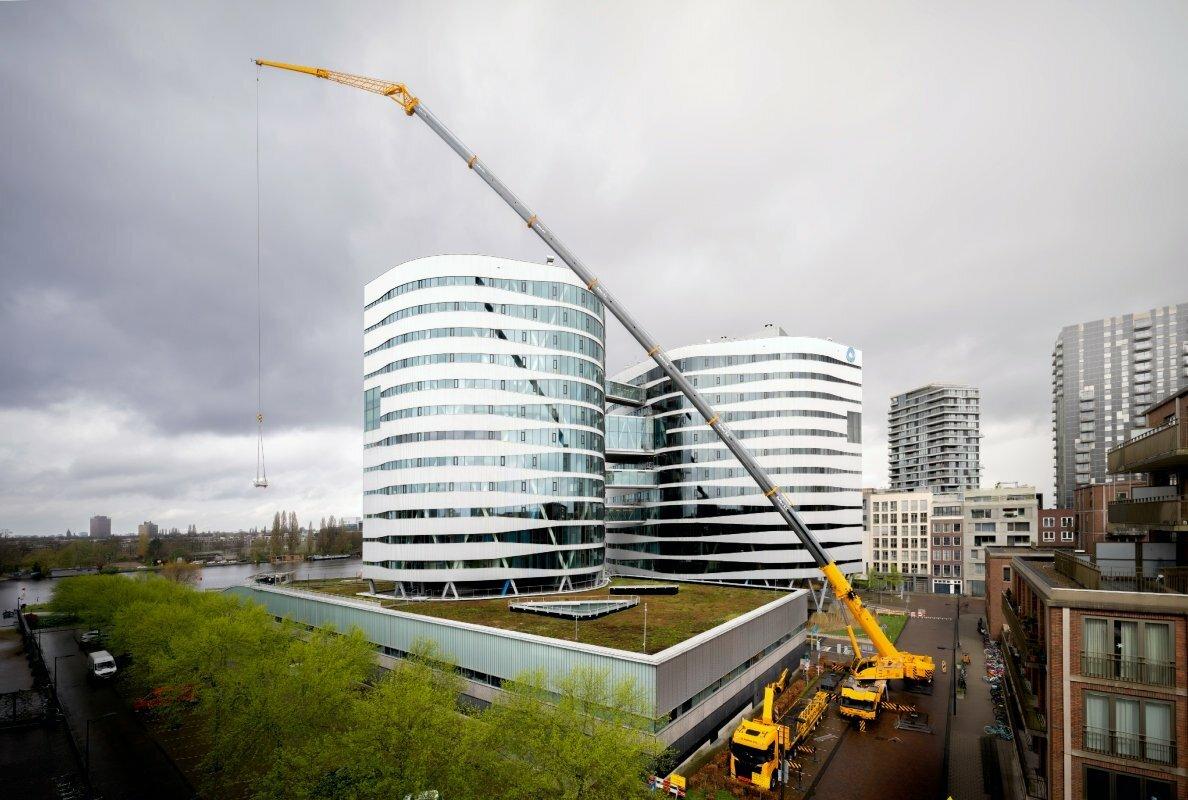 MANITOWOC-Tall order: Grove GMK5250XL-1 called in for high-rise project in downtown Amsterdam