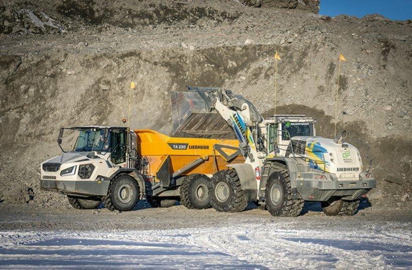 LIEBHERR-Efficient machines for harsh conditions: XPower wheel loaders in the far north The XPower L 586 wheel loader defies icy temperatures and snow in the far north.