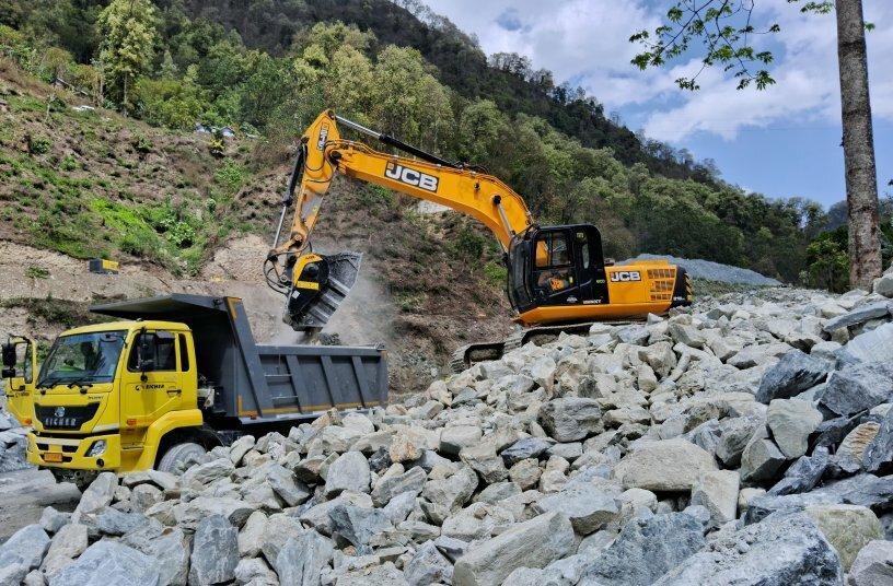 Bf70 2 jcb js215 lc river rock hill rock inert recyclying india hardik 5e9