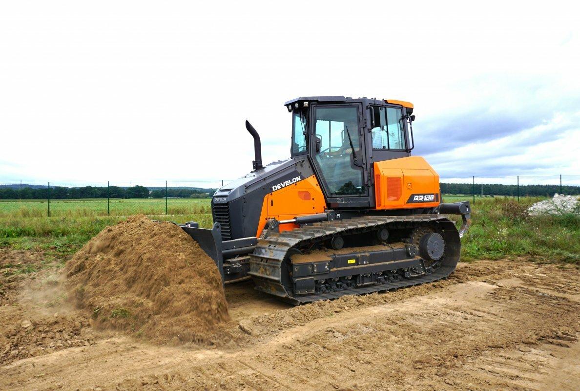 DEVELON Enters European Dozer Market with DD130-7 Model