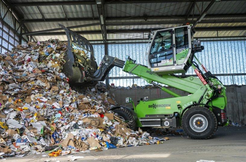 Waste disposal center with SENNEBOGEN telehandler