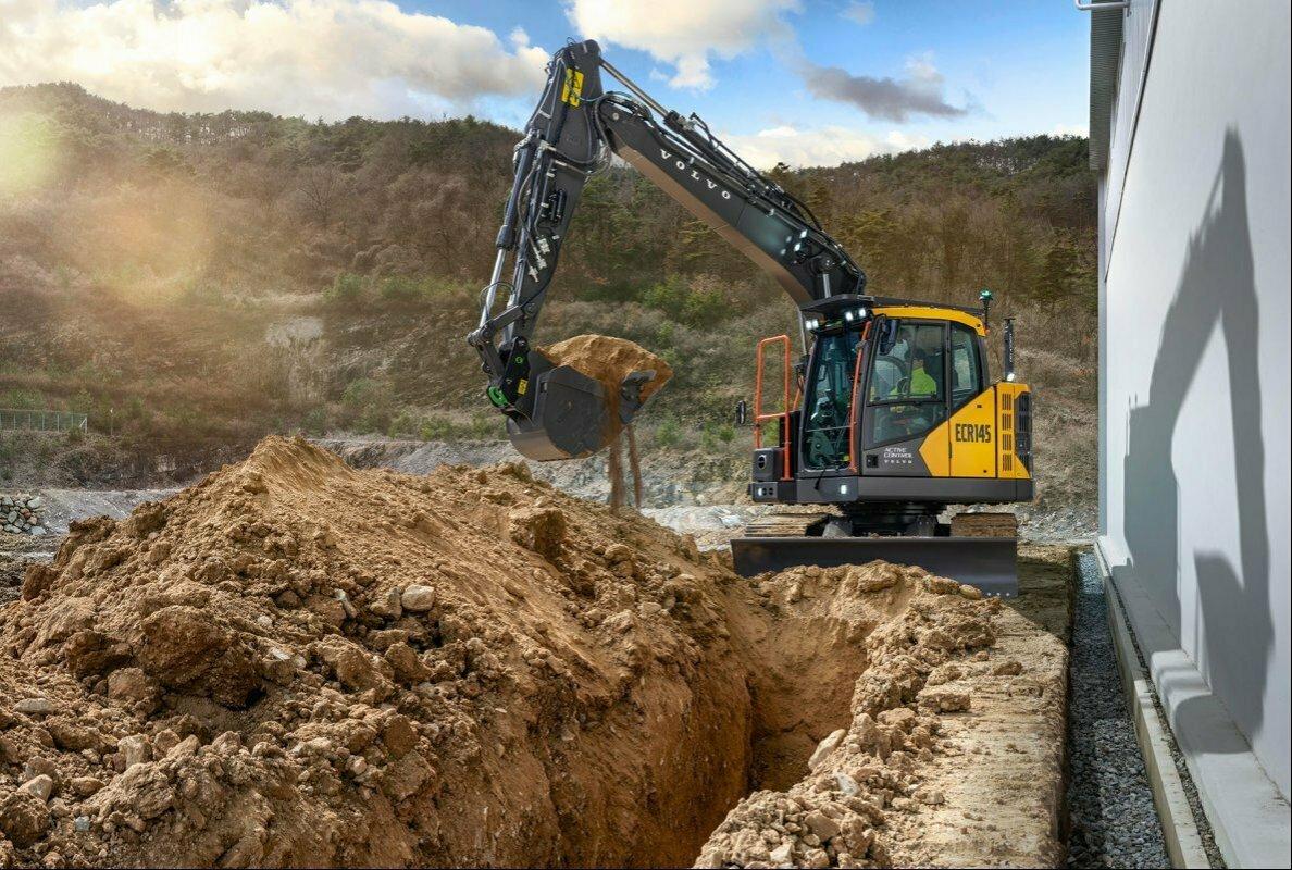 VOLVO-New ECR145 and EC210 redefine excavator excellence