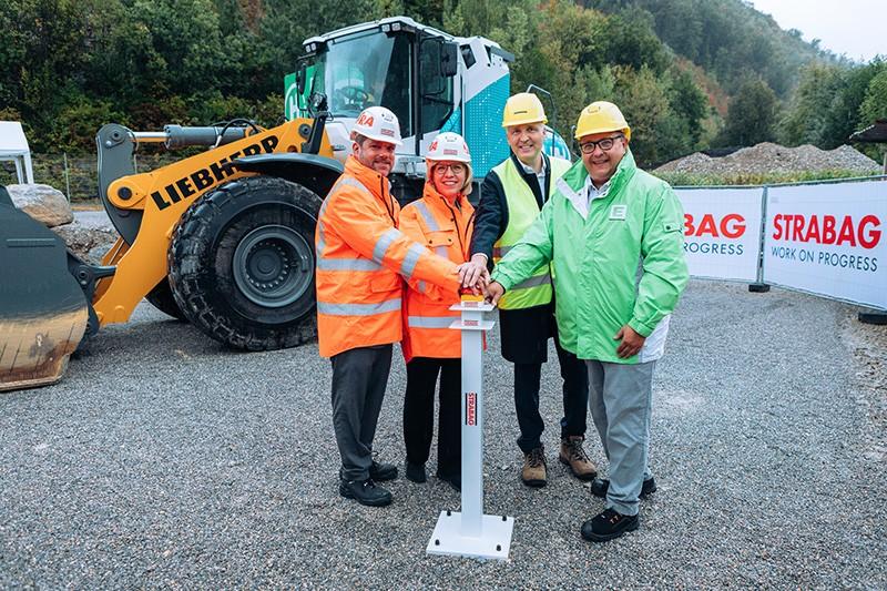 LIEBHERR-Pioneering work in the quarry: Liebherr and STRABAG test hydrogen wheel loader