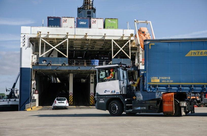 Mol and volvo penta unite to develop full electric 4x4 roro tractors 1 e77