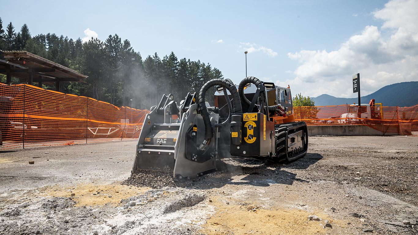 FAE-The FAE RCU75 tracked carrier can now shred asphalt